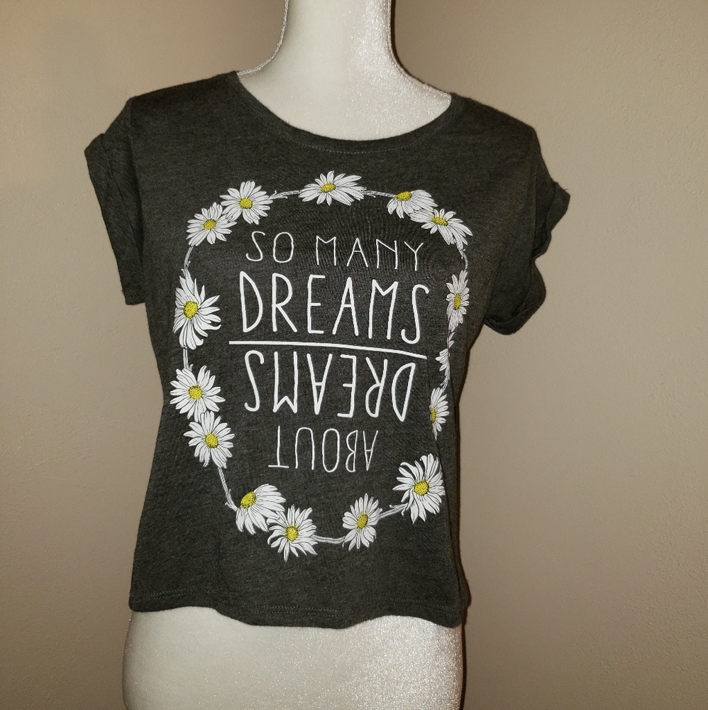 ❤Seventeen  TShirt. Sz.M.  Dreams! EUC